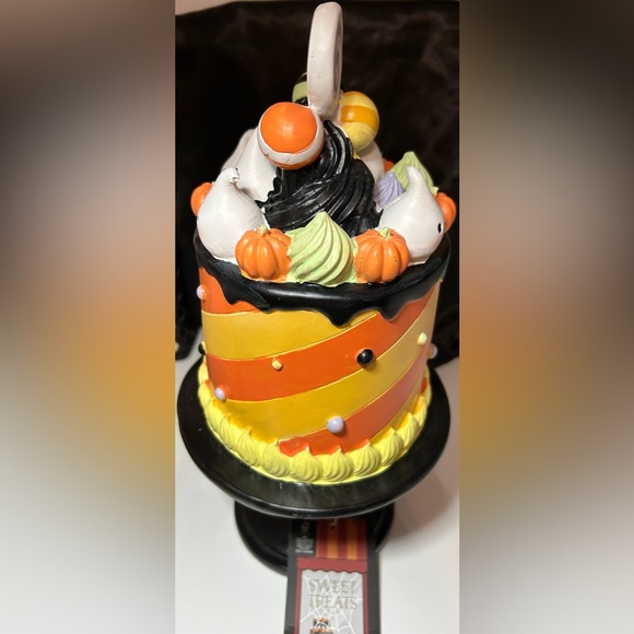 Sweet Treats Halloween Cake Ghost Pumpkins Candy Icing Decoration - Picture 8 of 11